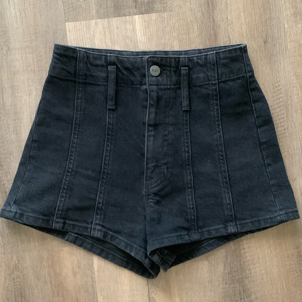 Reformation - Eva seamed high rise jean shorts - Havana wash - size 24